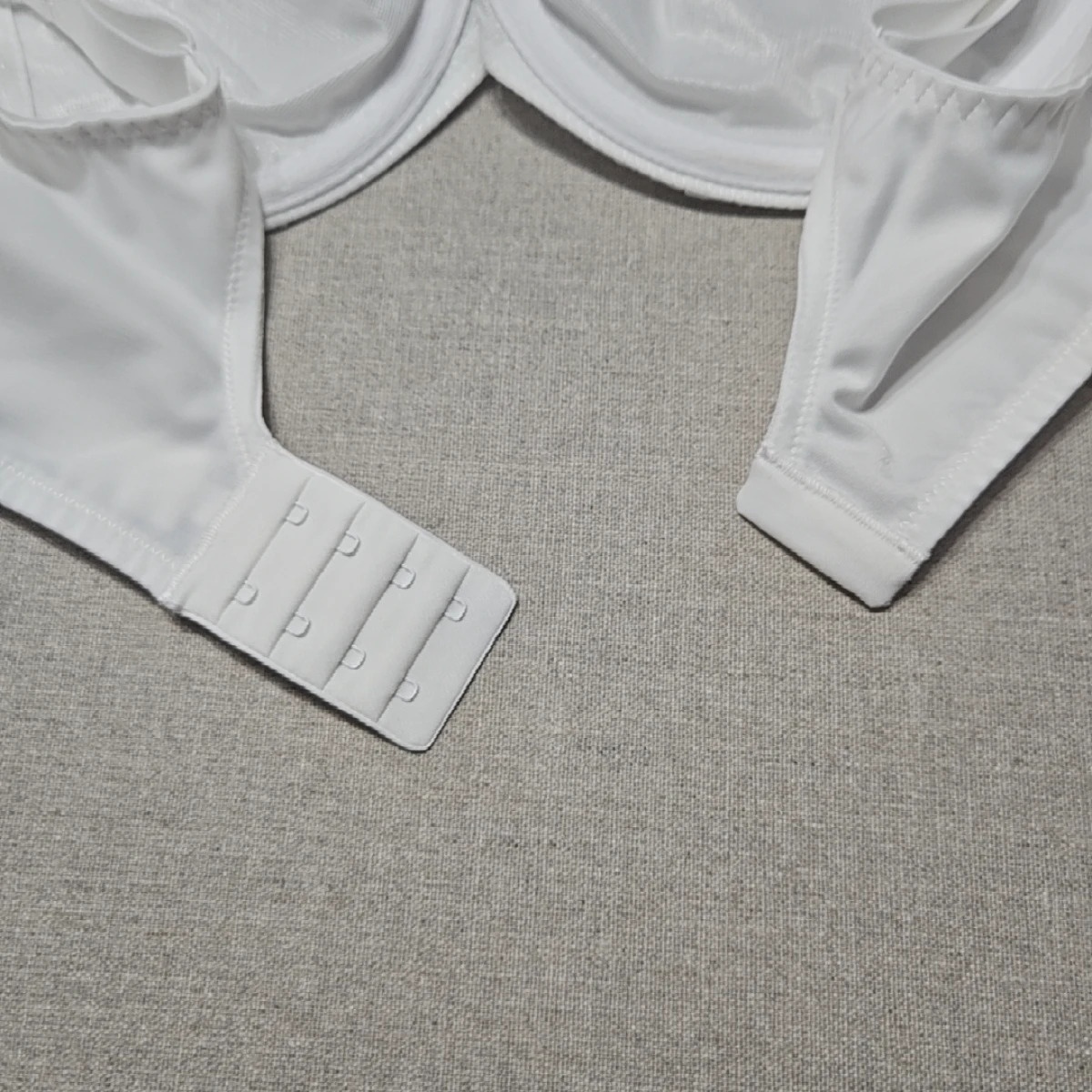Intrigue White