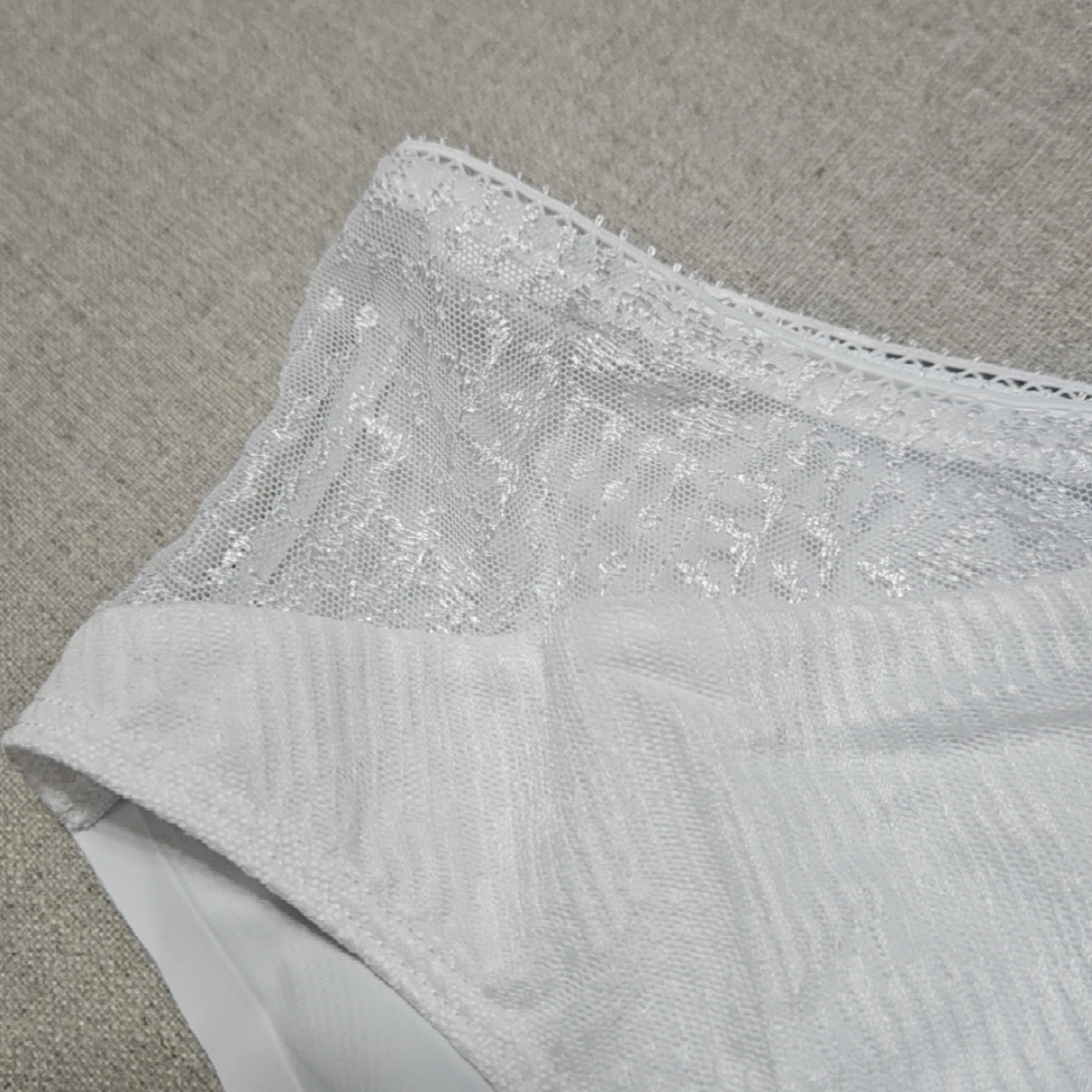Intrigue white