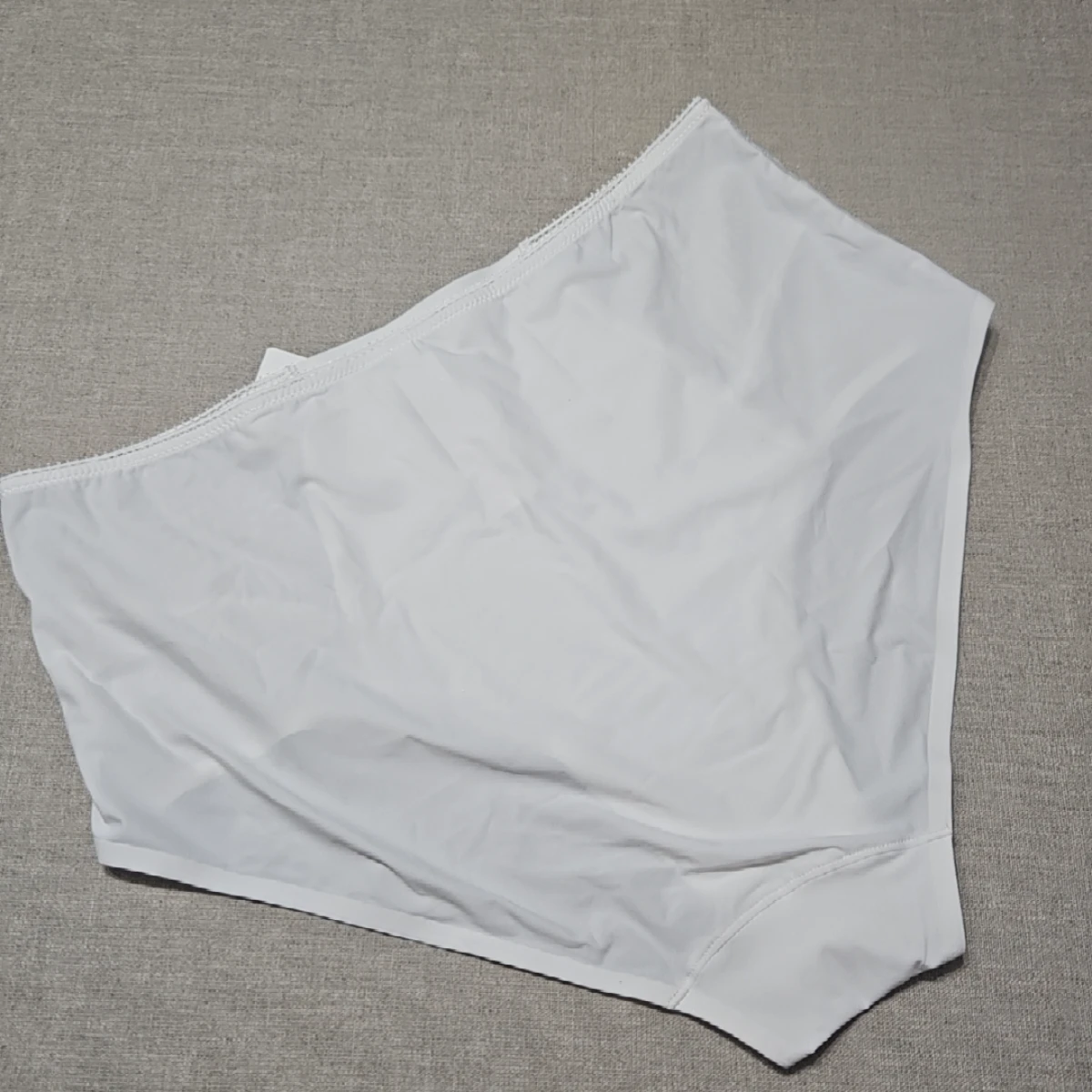 Intrigue white