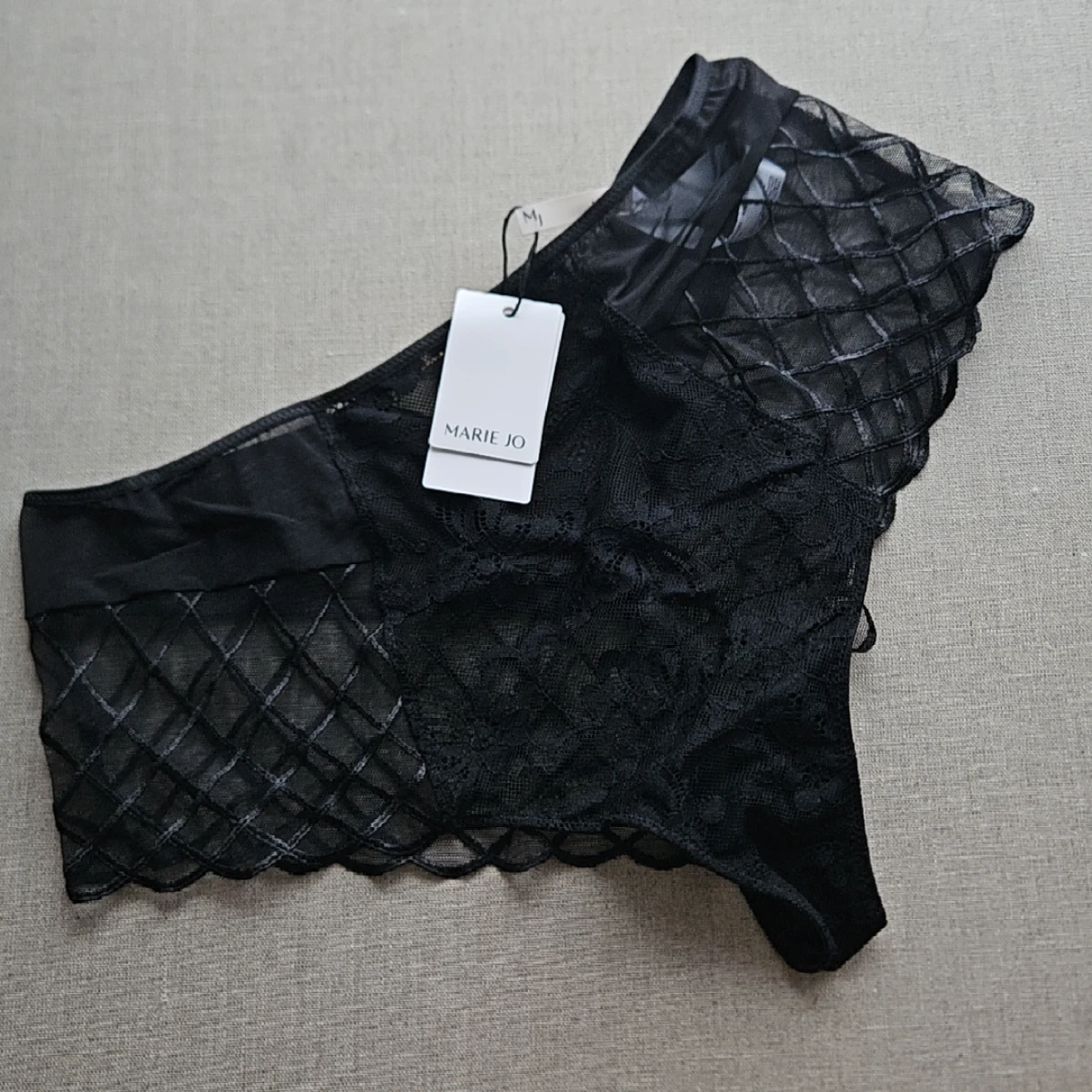 Aven black