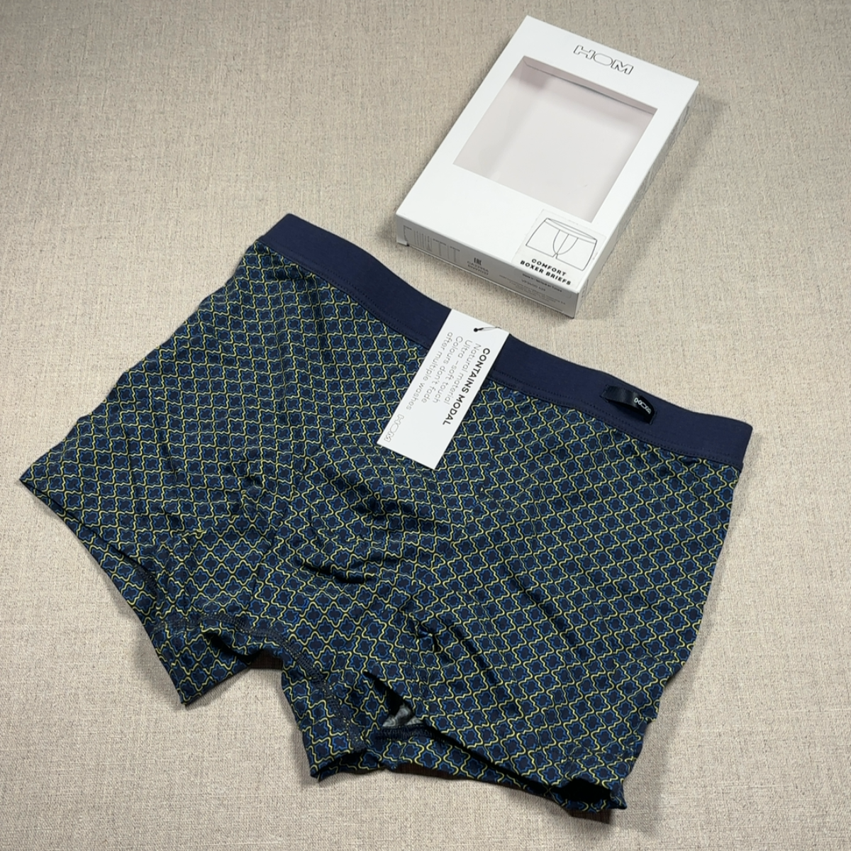 Eze navy print